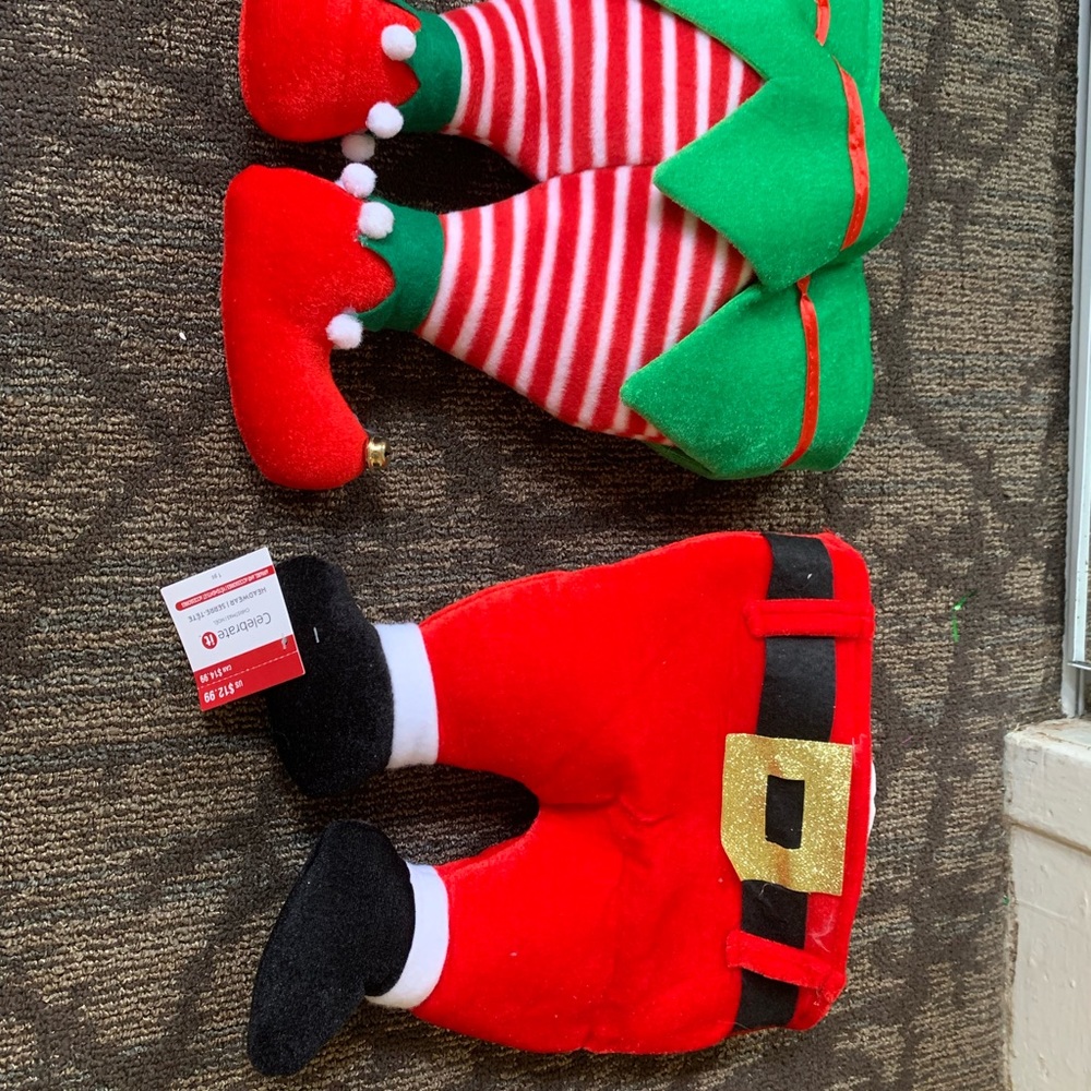 Miscellaneous Christmas accessories, various prices, all are brand new.